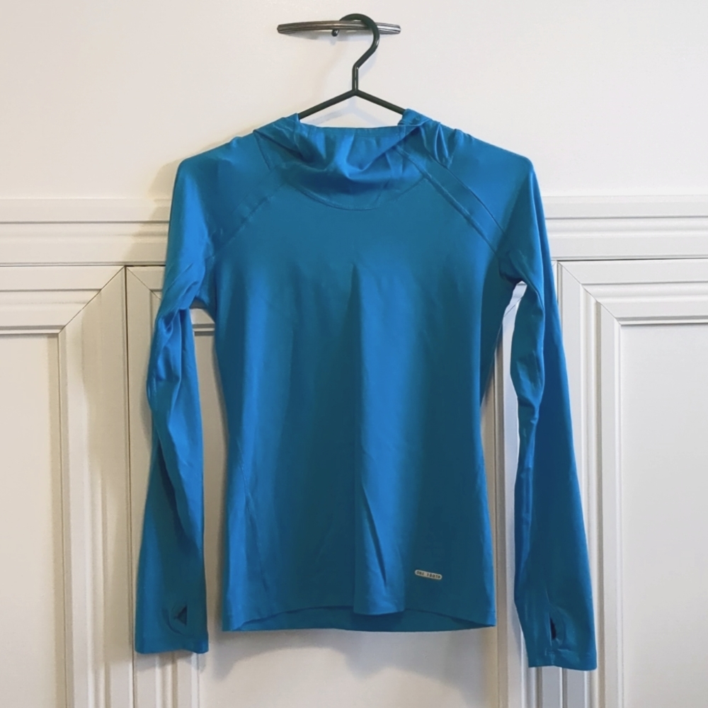 One tooth hooded athletic sweater